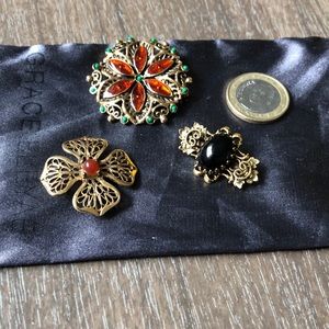 Set of vintage scatter pins (3)